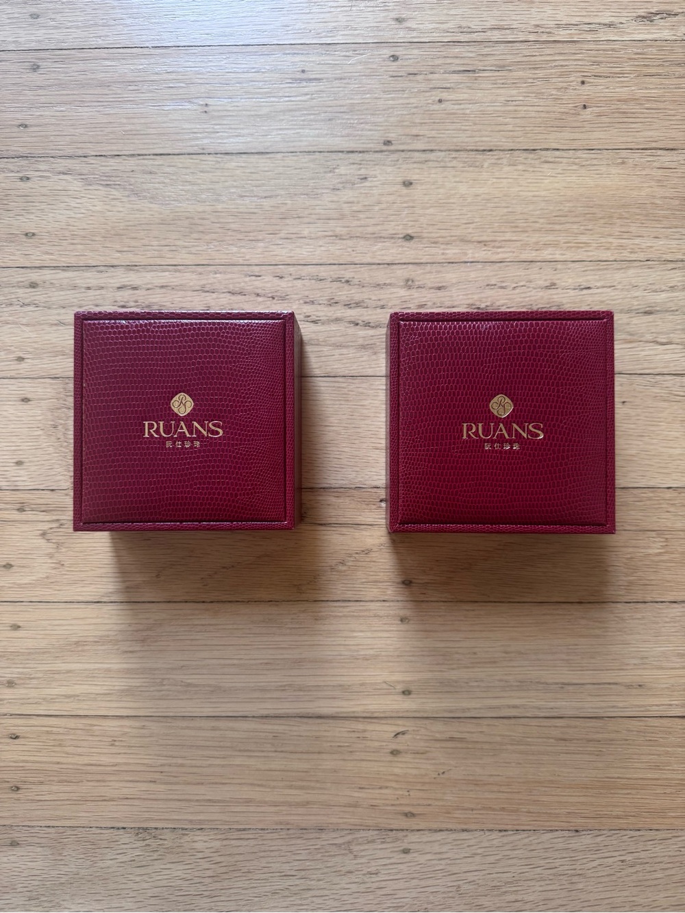 Rare 18k gold Ruans South Sea Pearl pendant and earrings, sold as set
